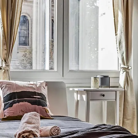Cozy 4 Bedroom Overlooking The Basilica *