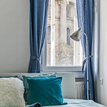 Cozy 4 Bedroom Overlooking The Basilica Appartement